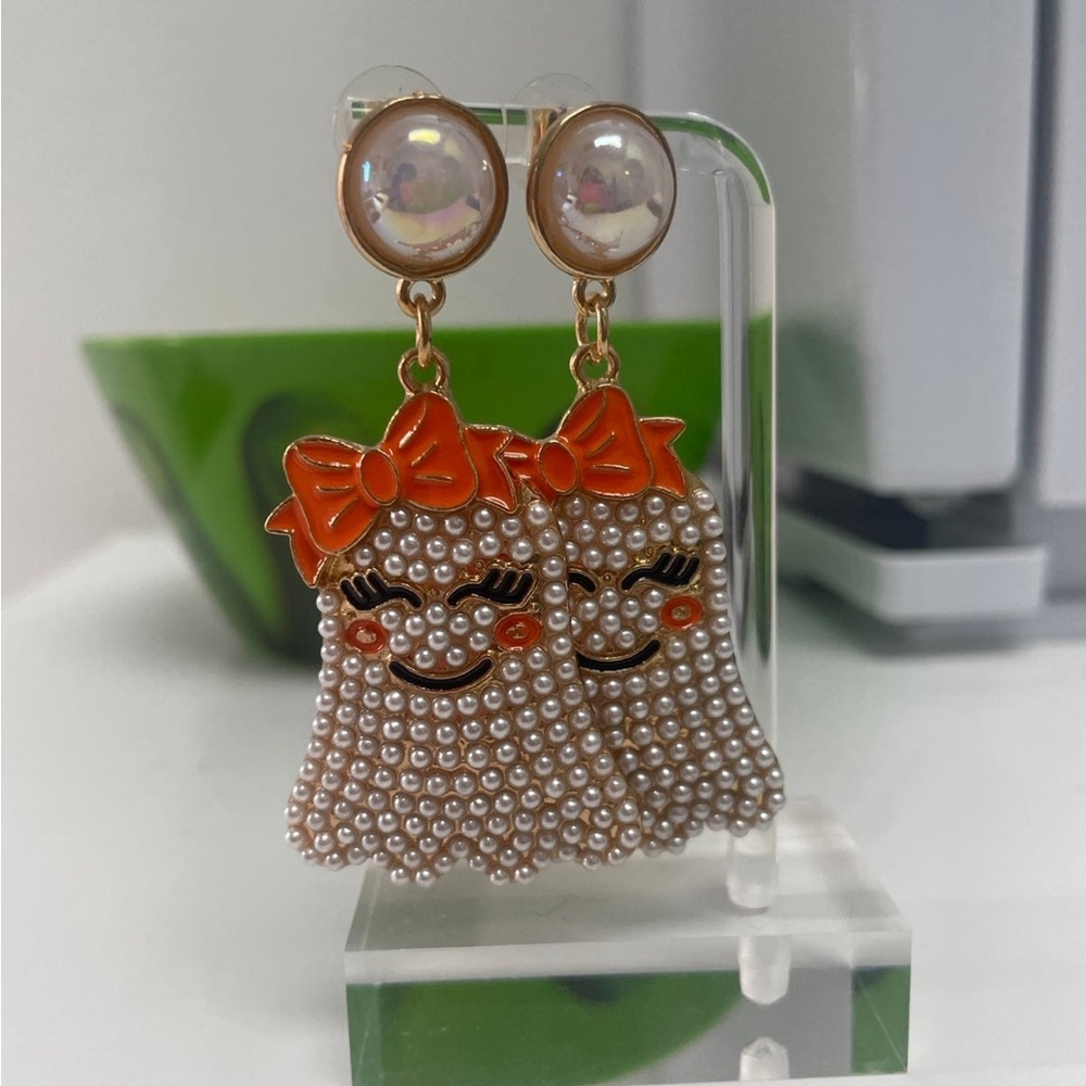 Halloween pearlized ghost earrings